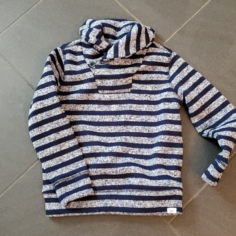 Gap sweater